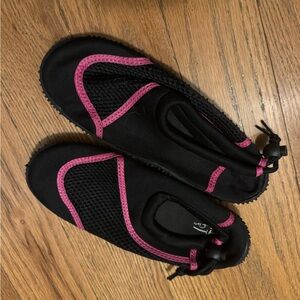 Girls Bluefin Water Shoes Size 2